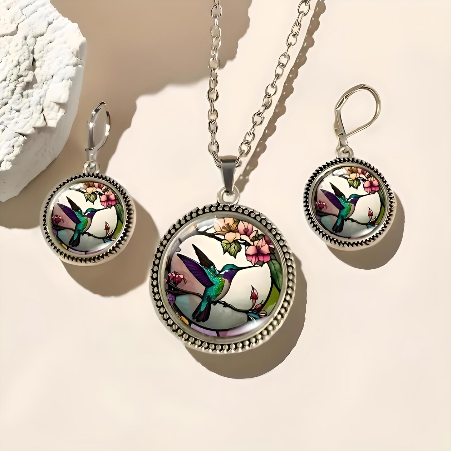 SUPAC Stunning Hummingbird Pendant Necklace - Two Humming Birds Searching for Flower - Fashionable Alloy Jewelry with Delicate Details - Birthday, Party, Gift Idea for Her