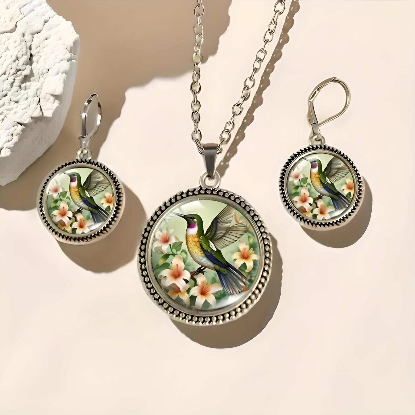 SUPAC Stunning Hummingbird Pendant Necklace - Two Humming Birds Searching for Flower - Fashionable Alloy Jewelry with Delicate Details - Birthday, Party, Gift Idea for Her