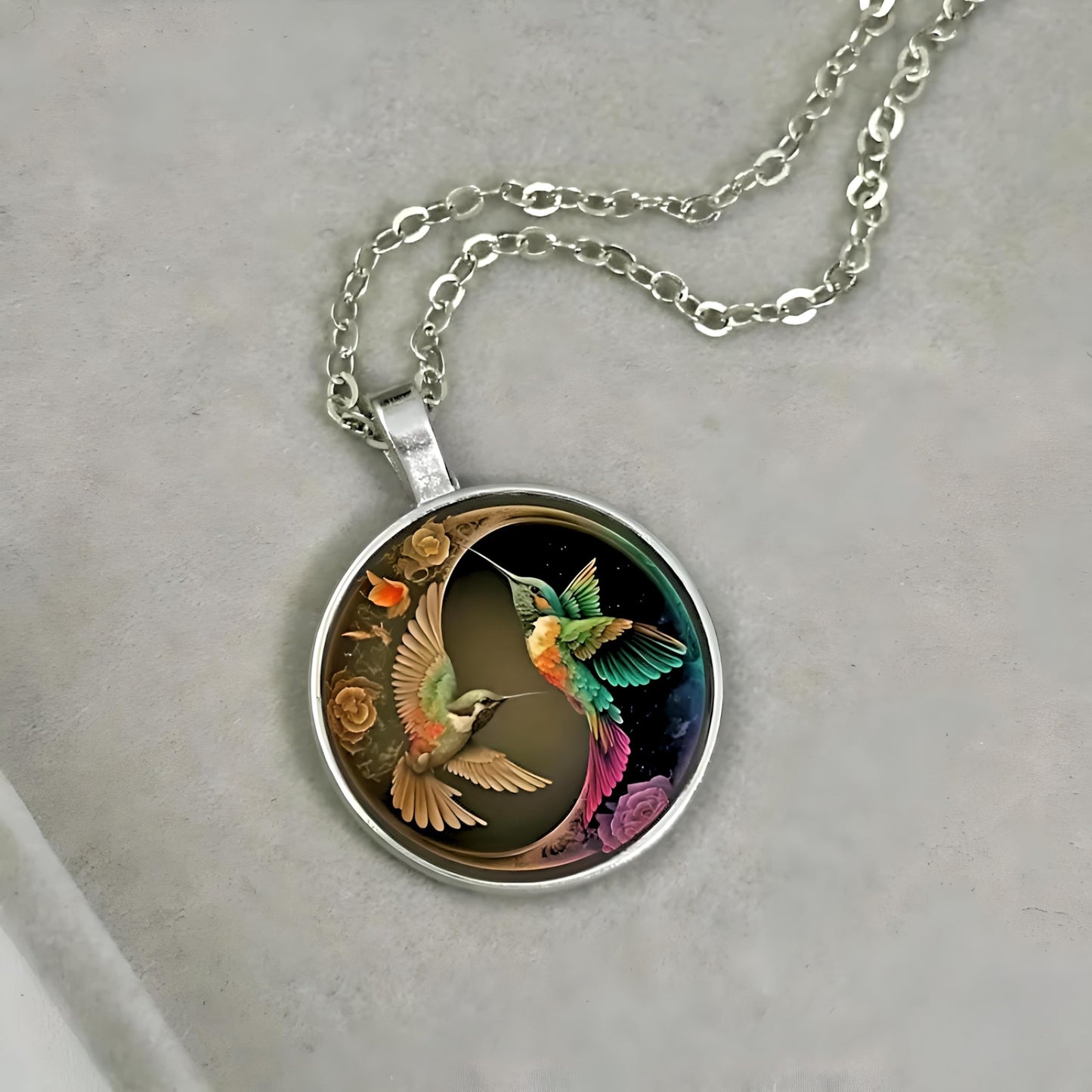 SUPAC Stunning Hummingbird Pendant Necklace - Two Humming Birds Searching for Flower - Fashionable Alloy Jewelry with Delicate Details - Birthday, Party, Gift Idea for Her