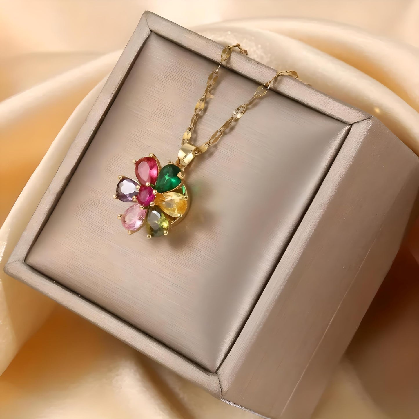 SUPAC Exquisite 360° Rotatable White Blossom Pendant Necklace - Fashion Decompression Jewelry with Adjustable Chain - Birthday Gift for Women, Lovers, Friends, and Family