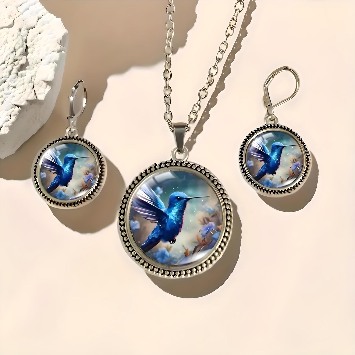 SUPAC Stunning Hummingbird Pendant Necklace - Two Humming Birds Searching for Flower - Fashionable Alloy Jewelry with Delicate Details - Birthday, Party, Gift Idea for Her