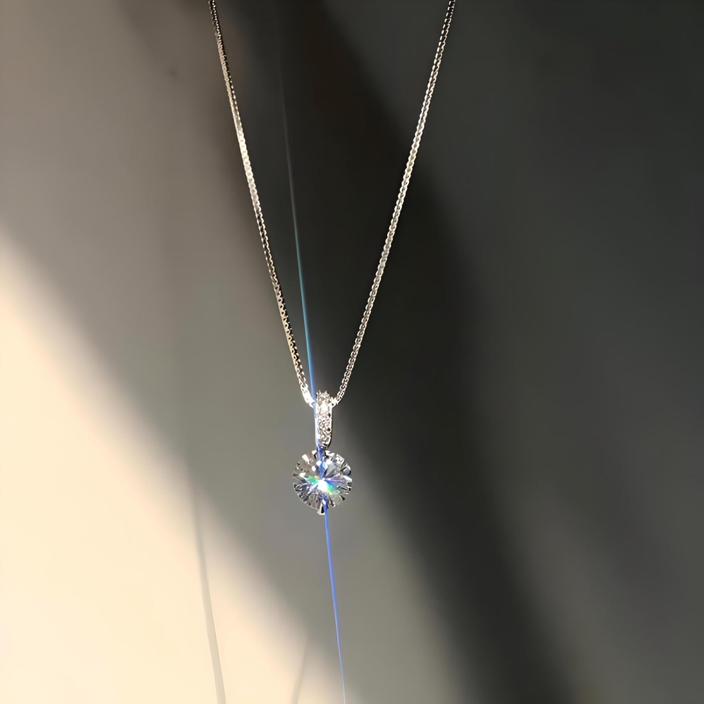 Sparkling Shiny Simulated Diamond Necklace for Women, Featuring Zircon Water Drop Pendant Clavicle Chain – Dazzling Elegant Gift - Wedding Party Jewelry to Illuminate Every Moment! - Christmas or Birthday Gift