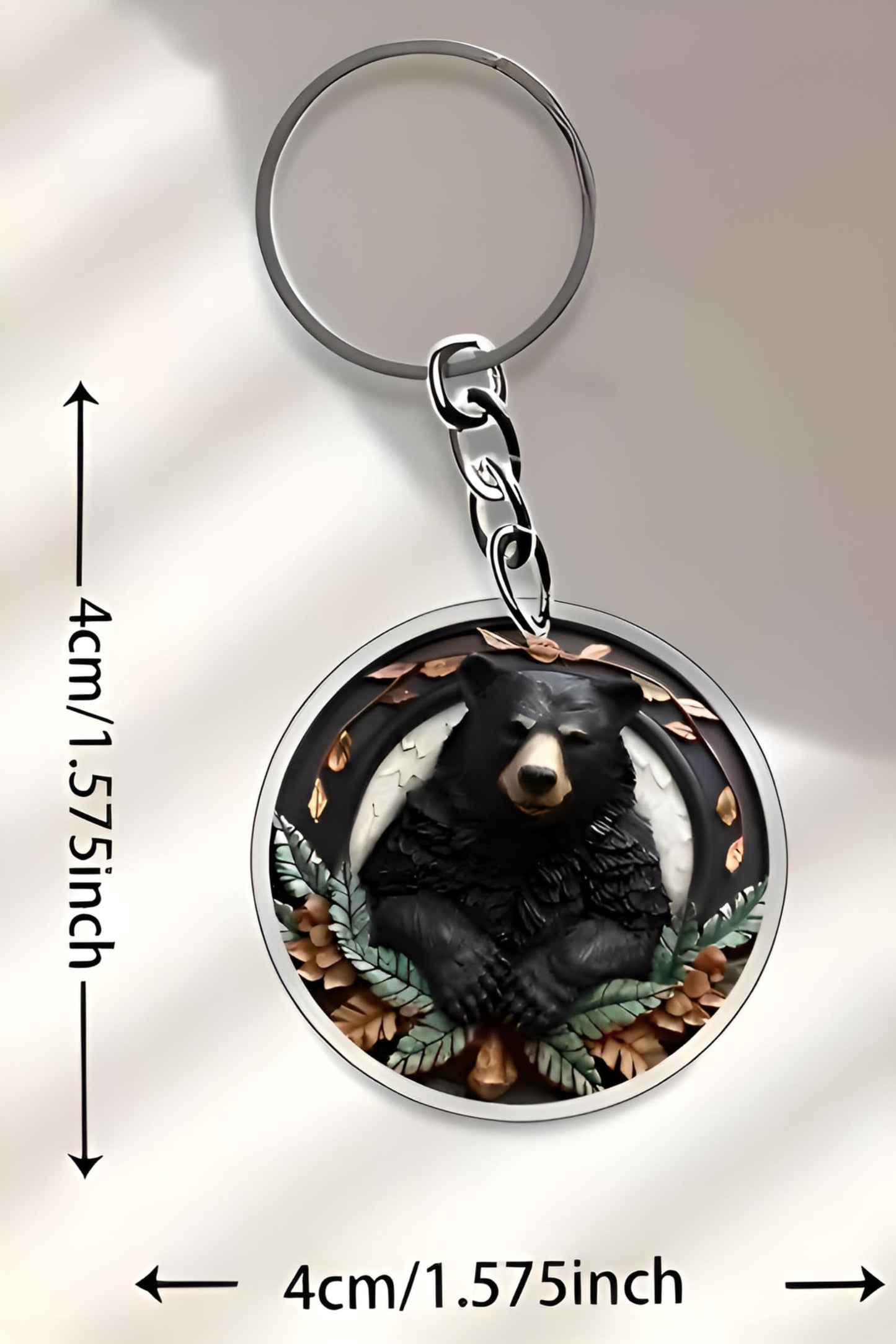 SUPAC 1pc Unique Bear With Forest Background Shaped Metal Keychain - Fashionable Circular Animal Keyring for Men and Friends