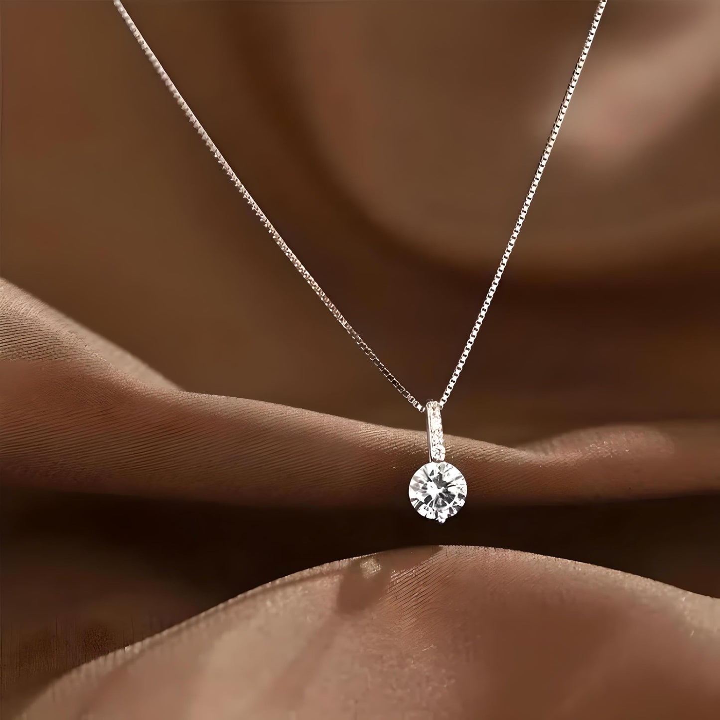 Sparkling Shiny Simulated Diamond Necklace for Women, Featuring Zircon Water Drop Pendant Clavicle Chain – Dazzling Elegant Gift - Wedding Party Jewelry to Illuminate Every Moment! - Christmas or Birthday Gift