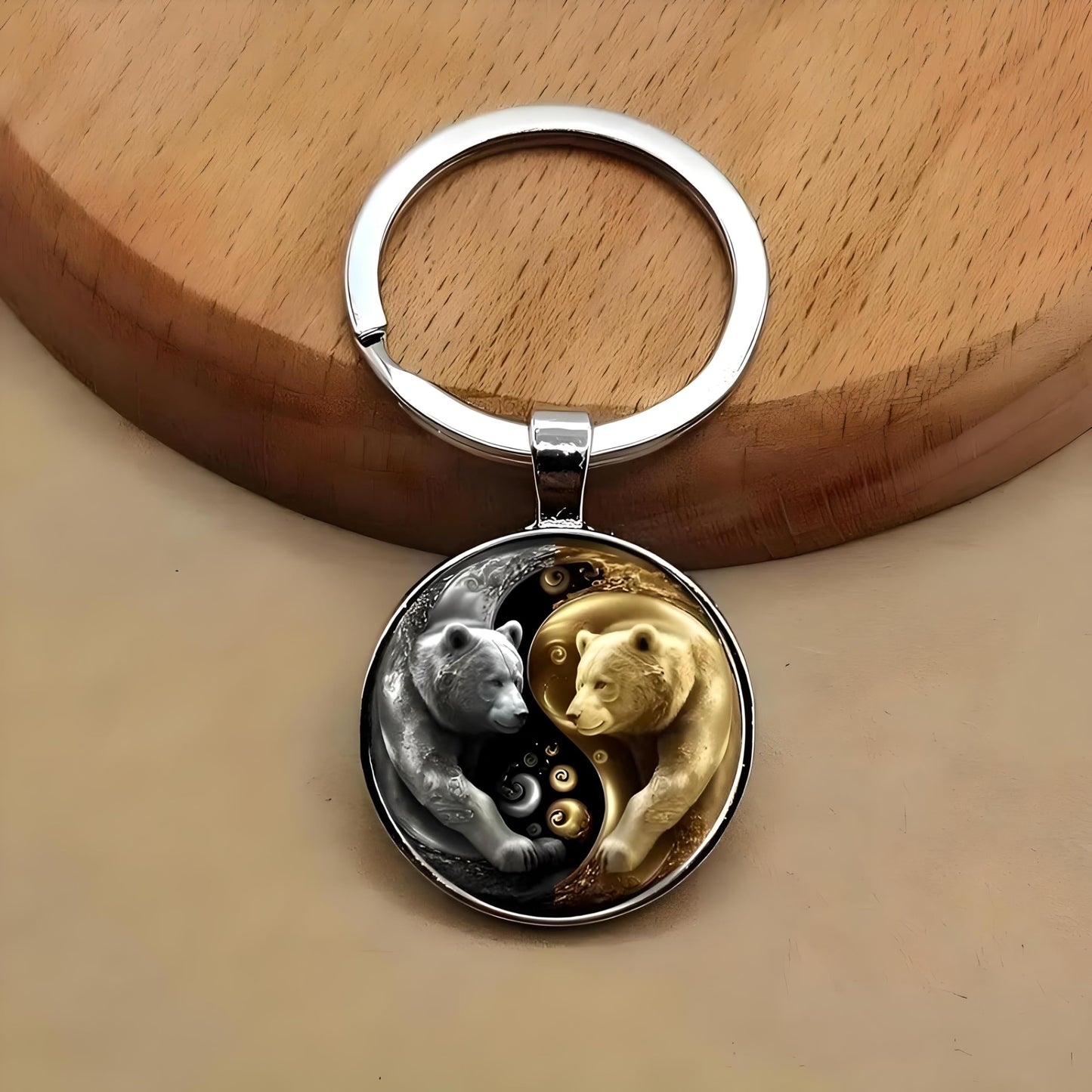1pc Unique Bear With Forest Background Shaped Metal Keychain - Fashionable Circular Animal Keyring for Men and Friends