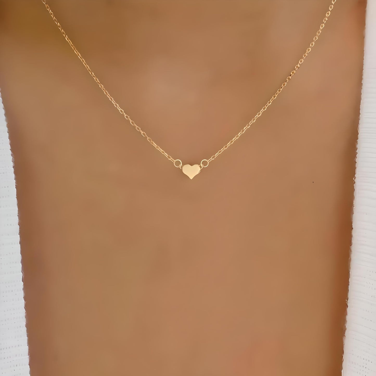 Peach Heart Pendant Necklace For Women - Enchanting Alloy Charm, Adjustable Clavicle Chain for Feminine Grace, Perfect Everyday Jewelry Accessory, Heartfelt Glamour: Petite Gold Heart Necklace - Christmas or Birthday Gift
