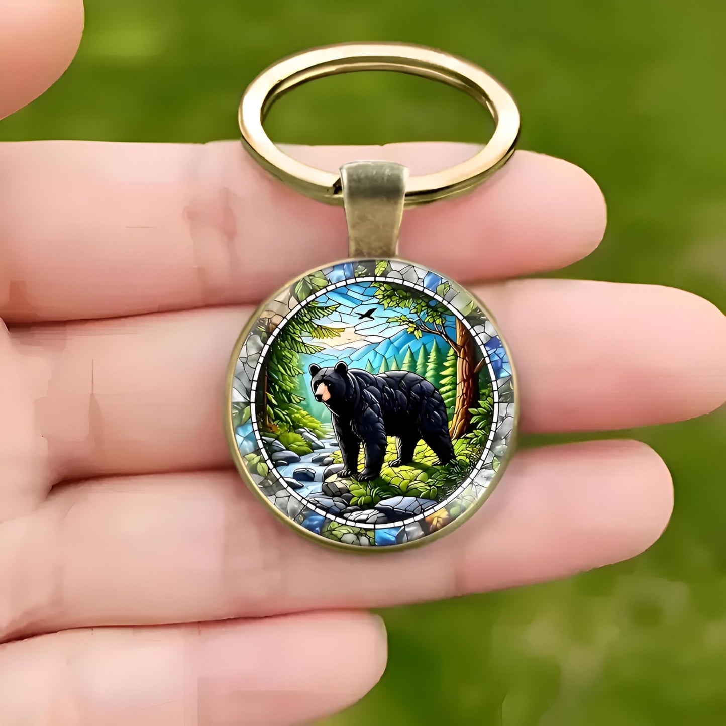SUPAC 1pc Unique Bear With Forest Background Shaped Metal Keychain - Fashionable Circular Animal Keyring for Men and Friends