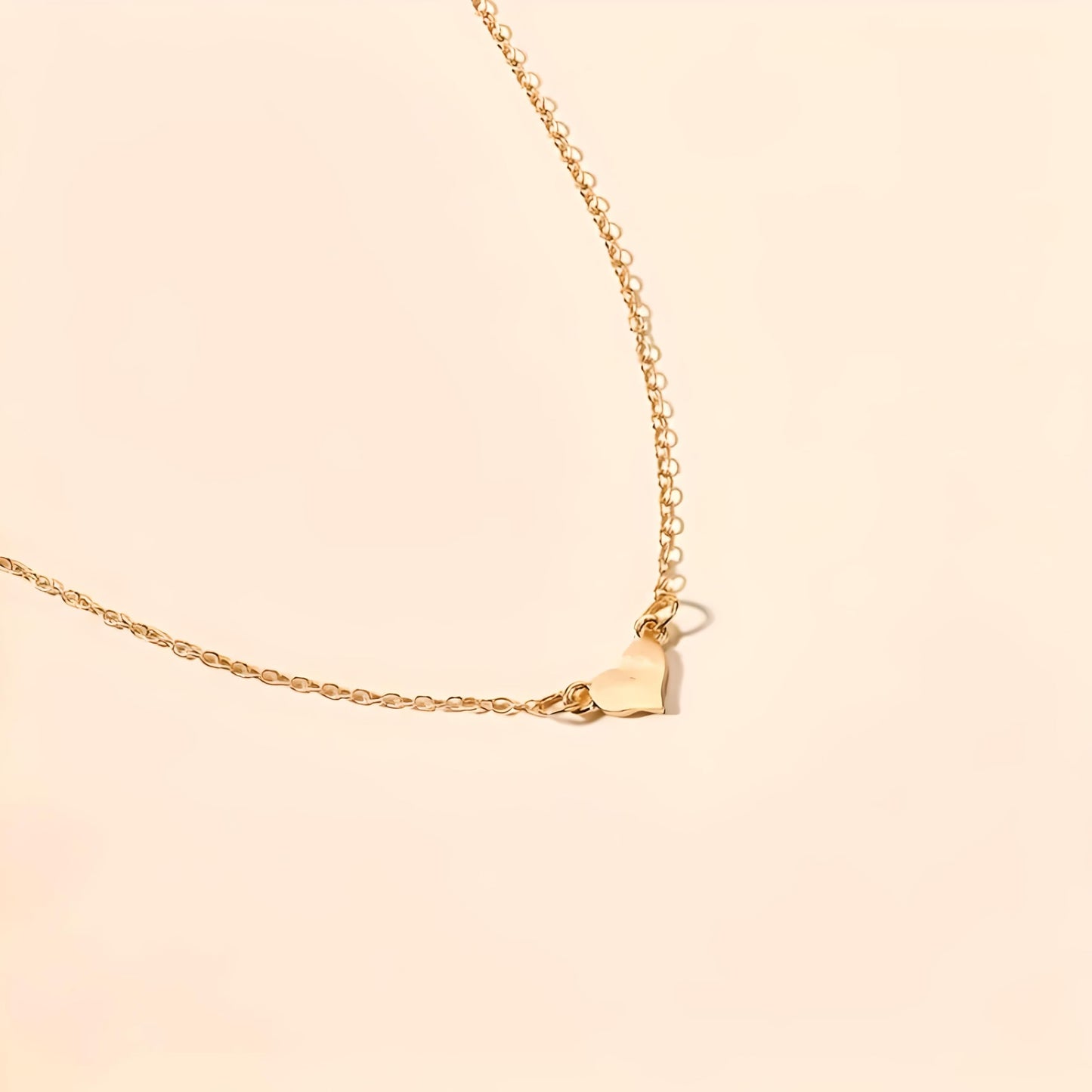 Peach Heart Pendant Necklace For Women - Enchanting Alloy Charm, Adjustable Clavicle Chain for Feminine Grace, Perfect Everyday Jewelry Accessory, Heartfelt Glamour: Petite Gold Heart Necklace - Christmas or Birthday Gift