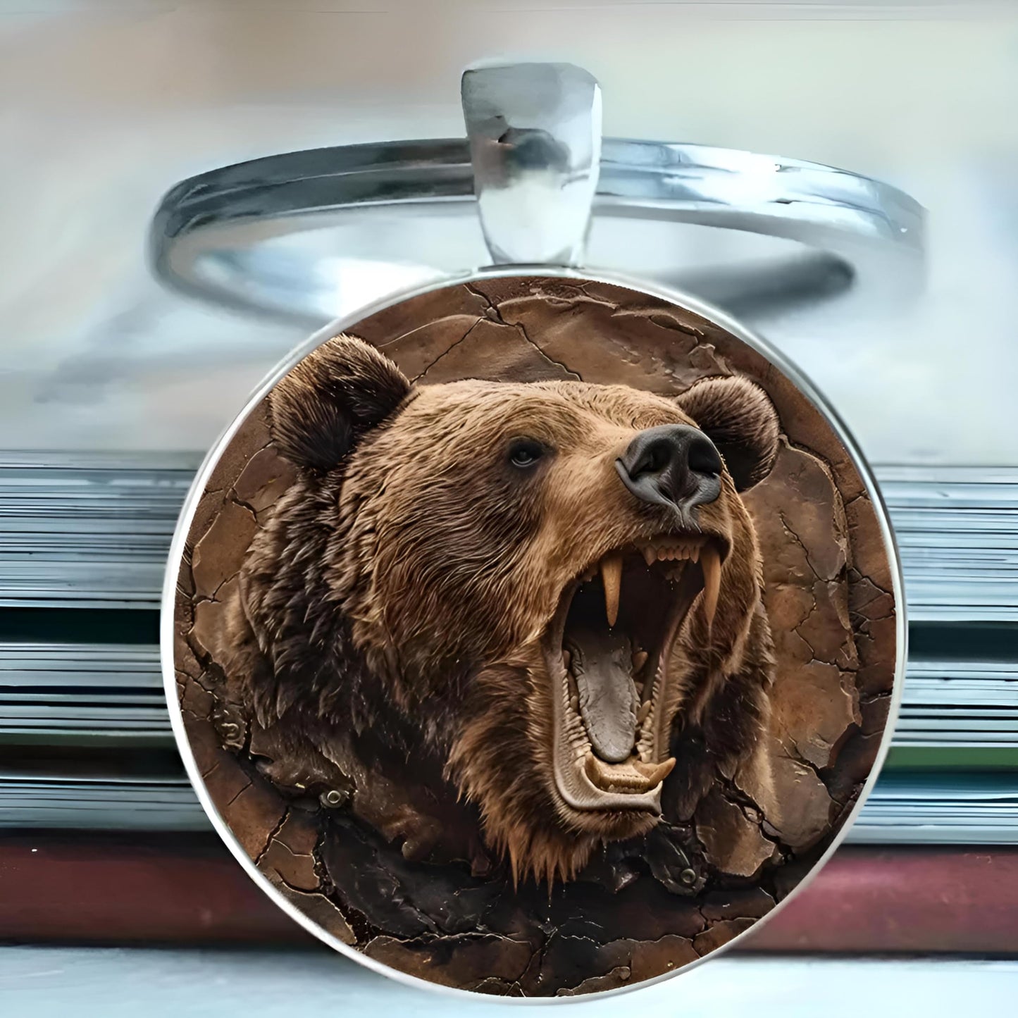 SUPAC 1pc Unique Bear With Forest Background Shaped Metal Keychain - Fashionable Circular Animal Keyring for Men and Friends
