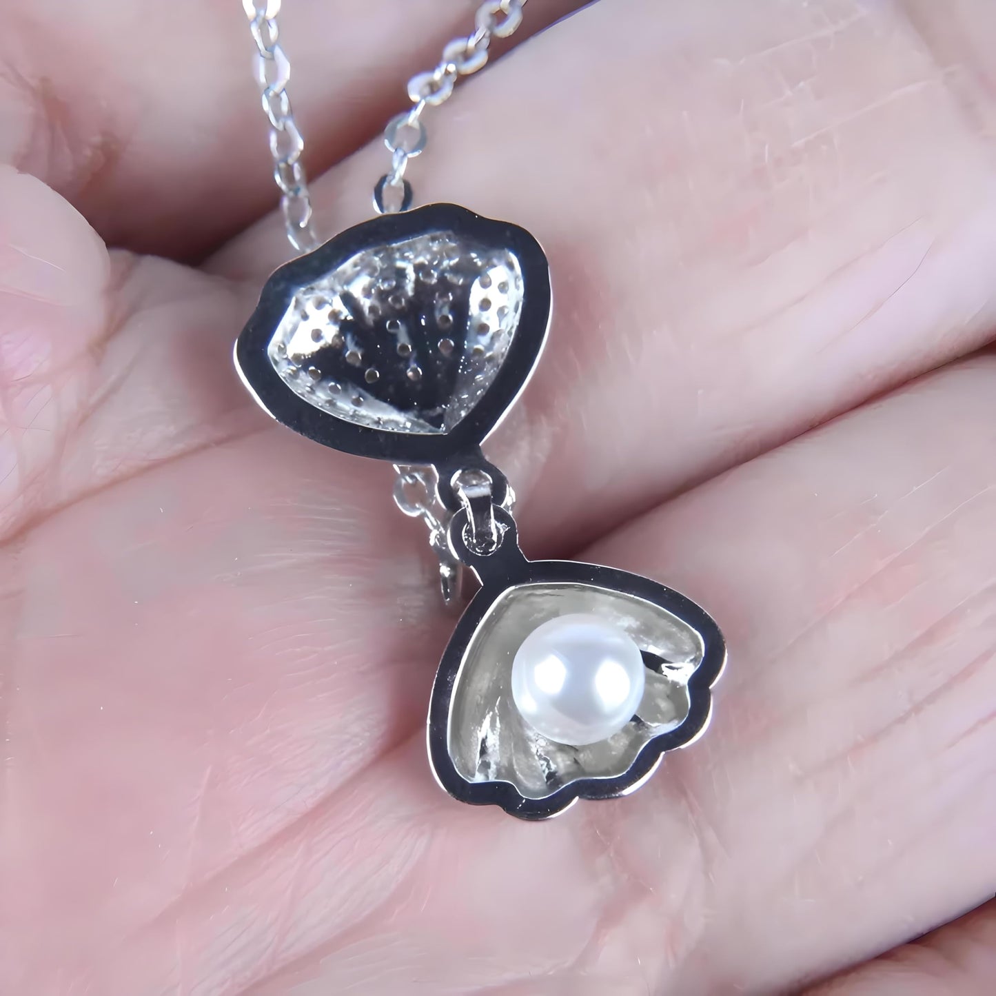 Crystal Clam Shell Oyster Pearl Pendant Necklace, 18 Inch Chain with 2 Inch Extender, Silver