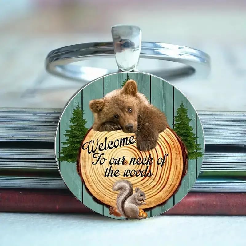 SUPAC 1pc Unique Bear With Forest Background Shaped Metal Keychain - Fashionable Circular Animal Keyring for Men and Friends