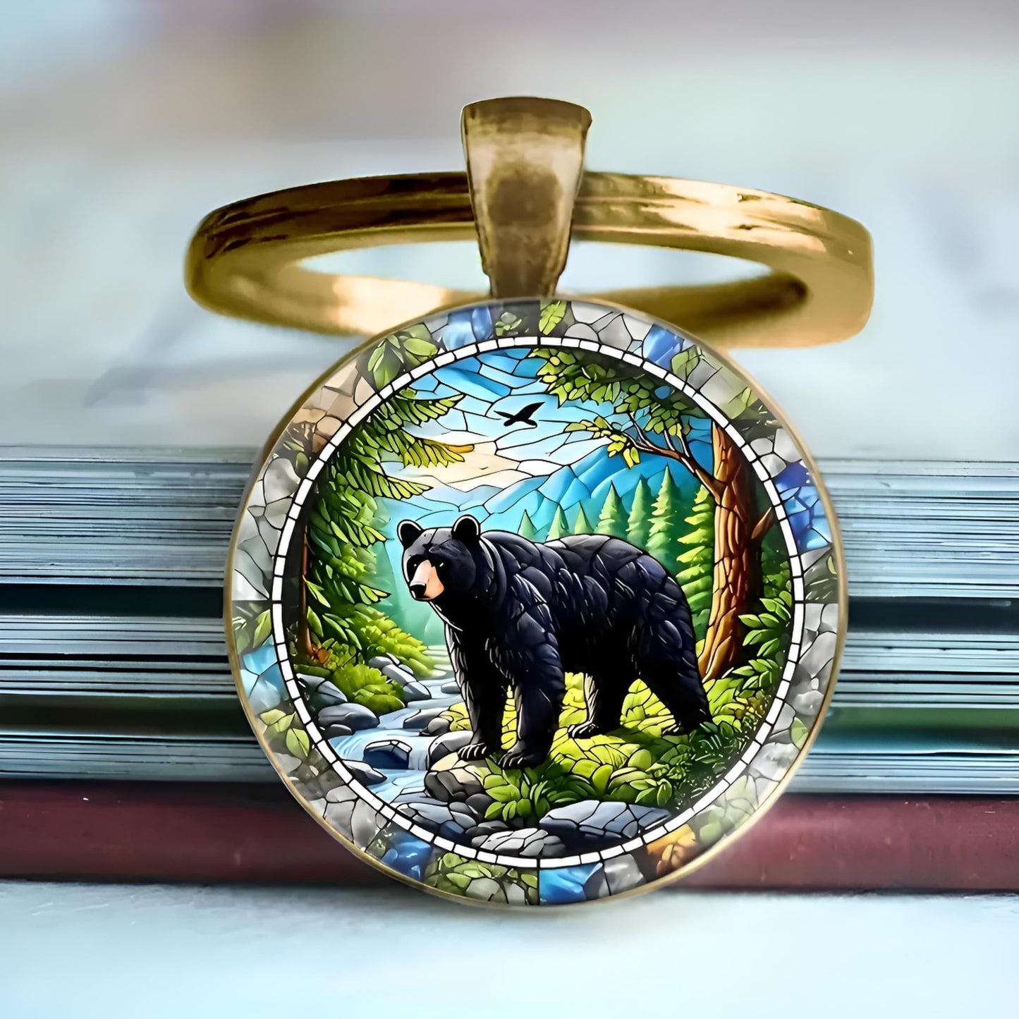 SUPAC 1pc Unique Bear With Forest Background Shaped Metal Keychain - Fashionable Circular Animal Keyring for Men and Friends