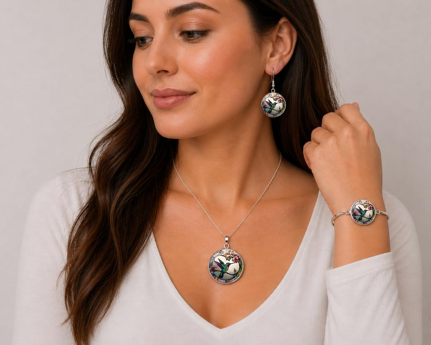 SUPAC Stunning Hummingbird Pendant Necklace - Two Humming Birds Searching for Flower - Fashionable Alloy Jewelry with Delicate Details - Birthday, Party, Gift Idea for Her