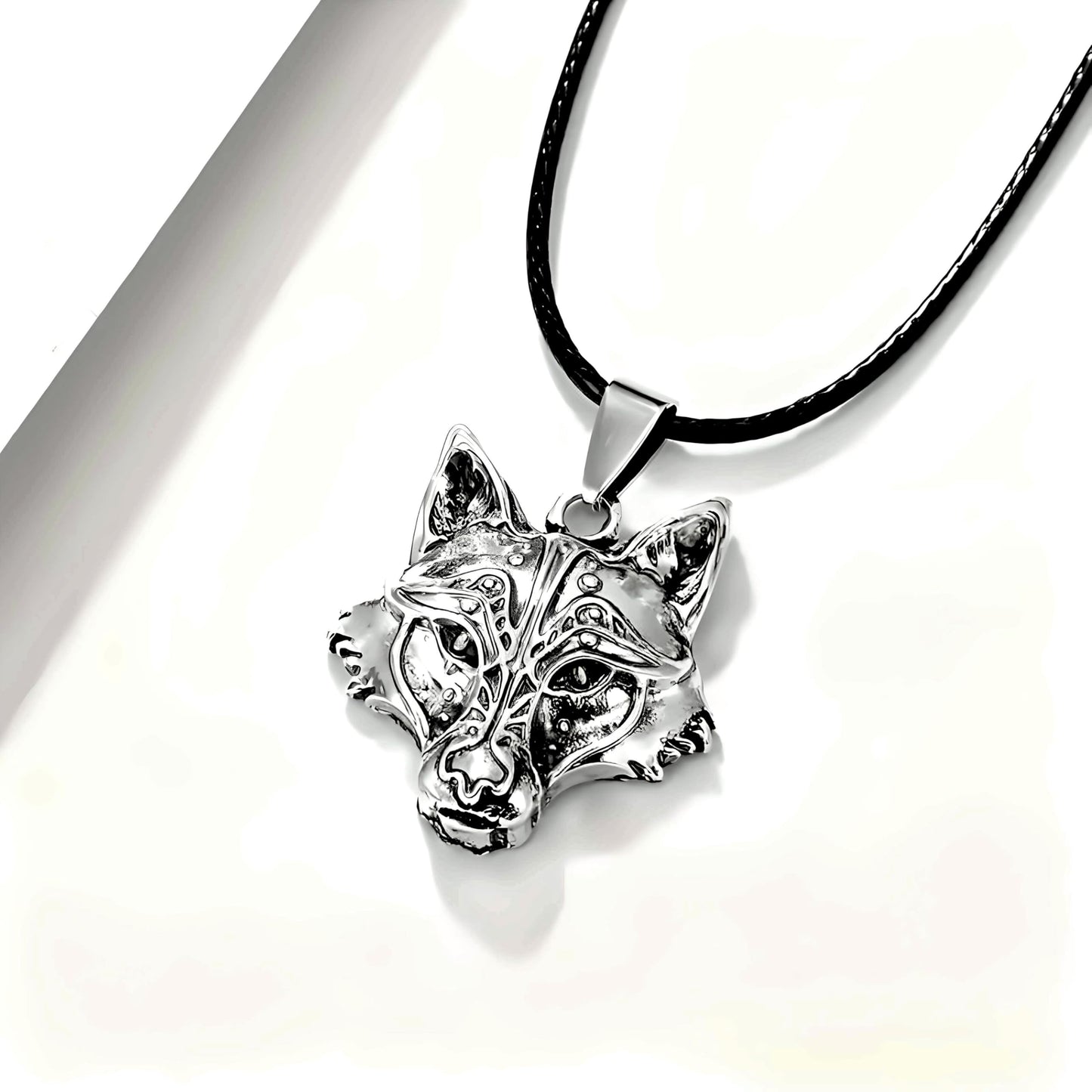 SUPAC Legendary Wolf Head Pendant Necklace – Ancient Nordic Mythology Inspired, Fashionable Alloy Accessory for Men